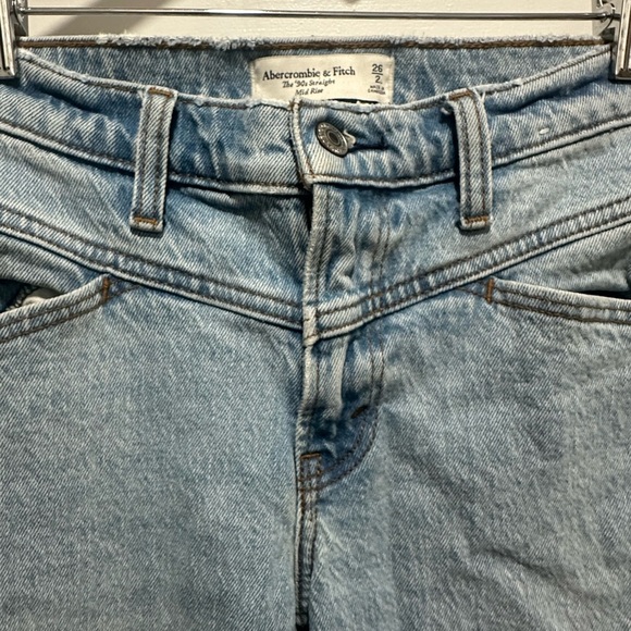Abercrombie & Fitch Blue Curve Love Mid Rise 90s Straight Jean size 26 EUC - Picture 3 of 7